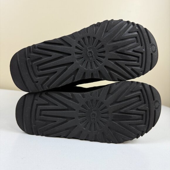 EUC UGG Bailey Button Triplet II Black Boots S/N 1016227 - Picture 10 of 11